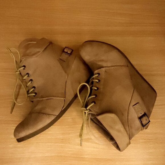 Call It Spring Tan Lace Up Faux Suede Wedge Boots 7 - Picture 5 of 8